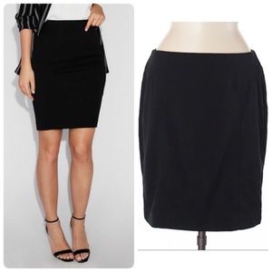 🌵2/$30 Ann Taylor Loft Pencil Knee Black Skirt 6